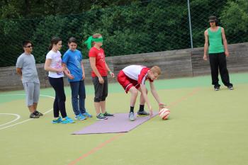 Sportwoche Schielleiten - Übungen für Torball