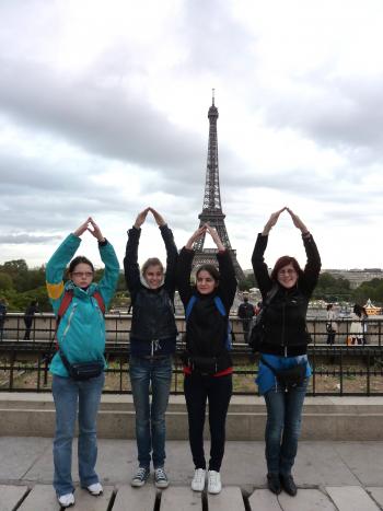 Vor dem Eiffelturm in Paris